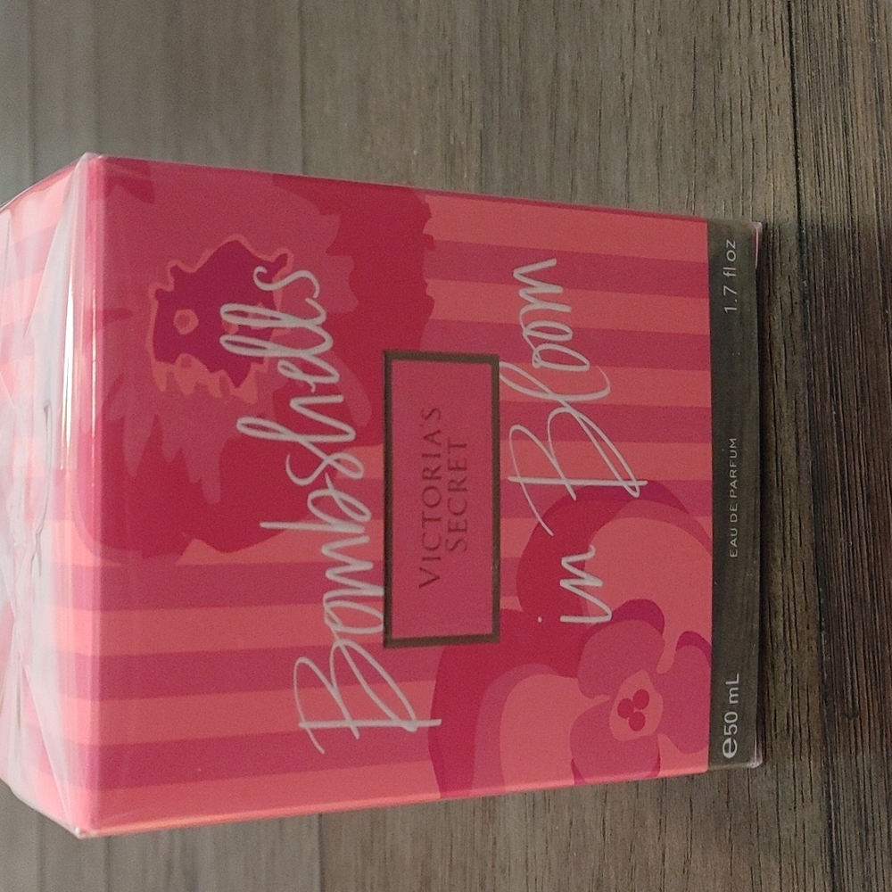 Victoria's Secret Bombshell in Bloom perfume - new in box